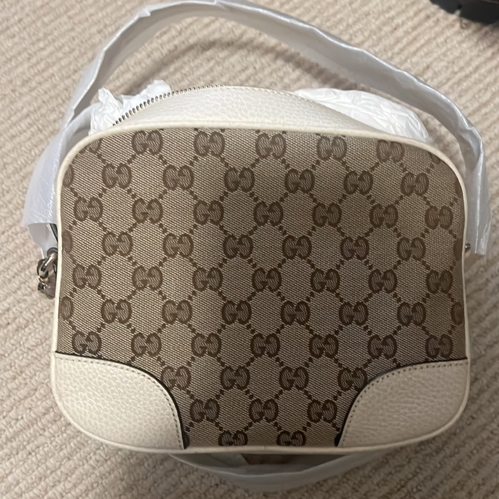 Gucci Bree Ivory Original Canvas GG
Logo Crossbody Handbag Box & Dust
bag - Picture 7 of 7